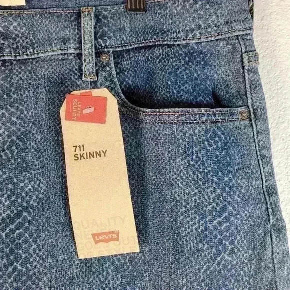 NWT Womens 18W Levis 711 Skinny Jeans Denim Medium Wash Blue Geo Print Stretch - Picture 4 of 9